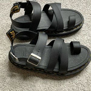 NWOT Dr Martens Sandals as 6